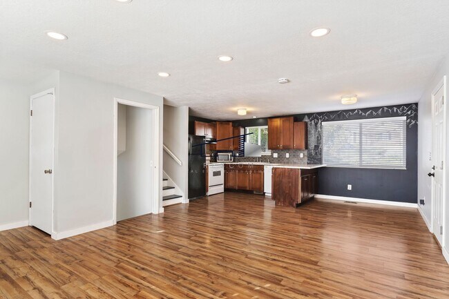 Building Photo - North Ogden 4 Bedroom Home for Rent!