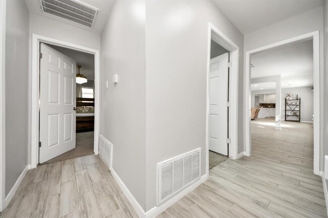 Foto del edificio - 2402 Bammel Timbers Ln