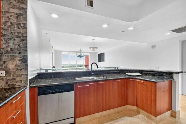 Foto del edificio - 2640 Lake Shore Dr