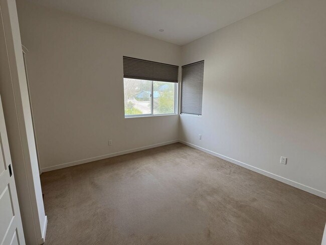 Foto del edificio - Beautiful 3-Bedroom Home with Solar Panels in Valencia!