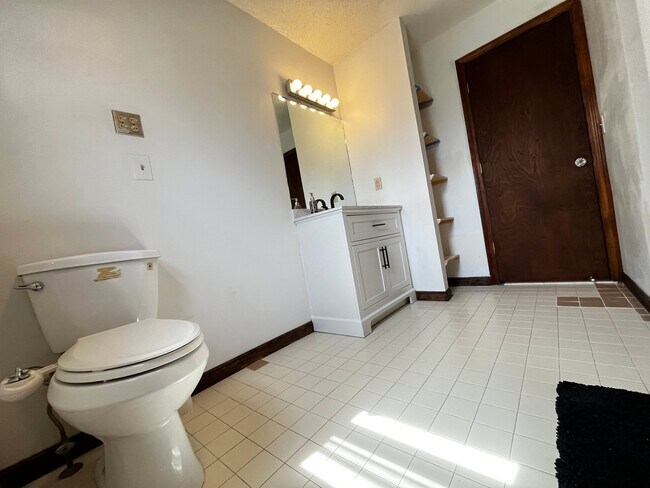 Foto del edificio - 108 Ruden St