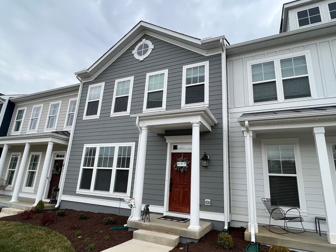 Primary Photo - Modern Luxury Townhouse in Preston Lakes