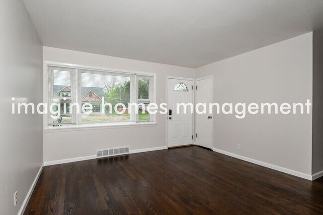 Building Photo - 3 Bed / 1 Bath Home in Lindbergh Schools