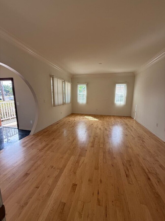 Building Photo - Gorgeous, unique house available immediately