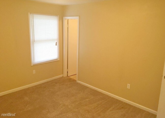 Building Photo - 2900 Meadowcliff Dr