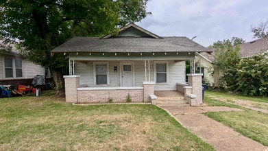 Building Photo - 1007 N Broadway Ave