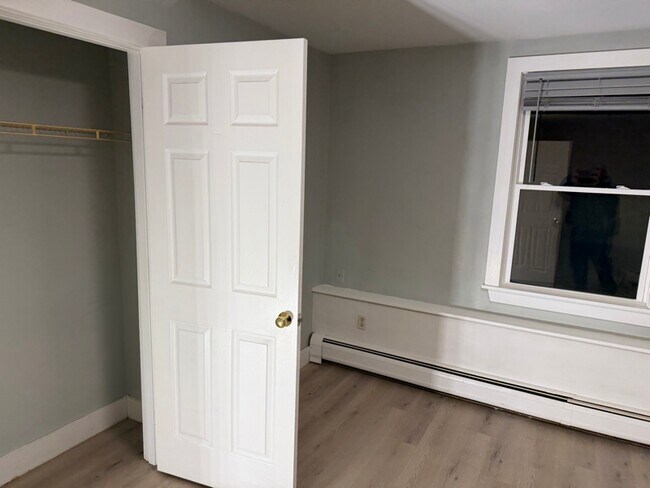 Foto del edificio - 100 1/2 Main St