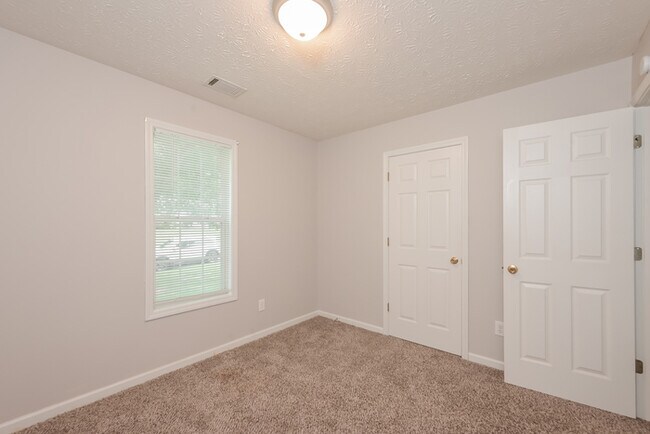 Foto del edificio - Fantastic 3bd/2ba home! Coming soon!