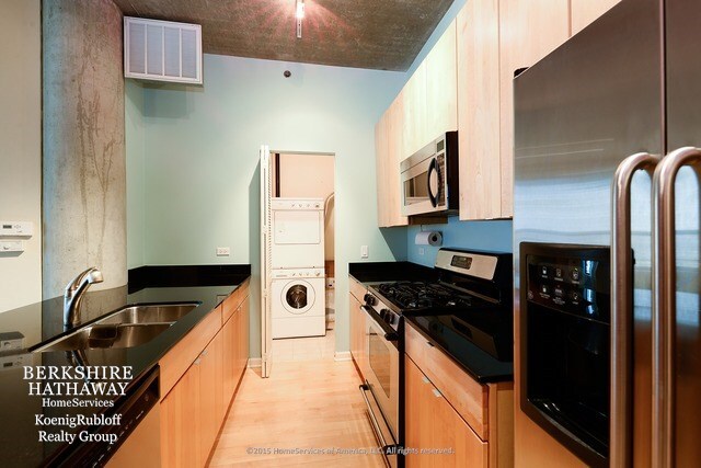 Building Photo - 125 E 13th St