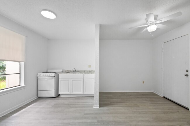Foto del edificio - 806 E Emily Ave