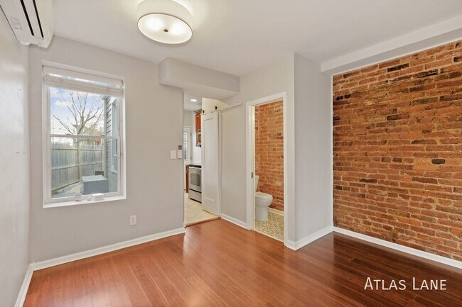 Building Photo - Professionally Managed//2 Bedroom 1.5 Bath...