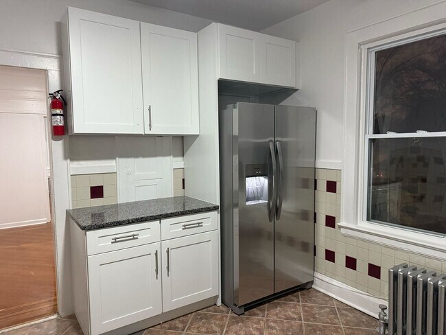 Foto del edificio - 108-110 Grand Ave.