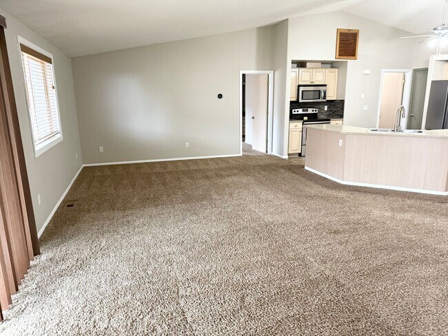 Foto del edificio - Charming One-Level Ranch in Peaceful Battl...