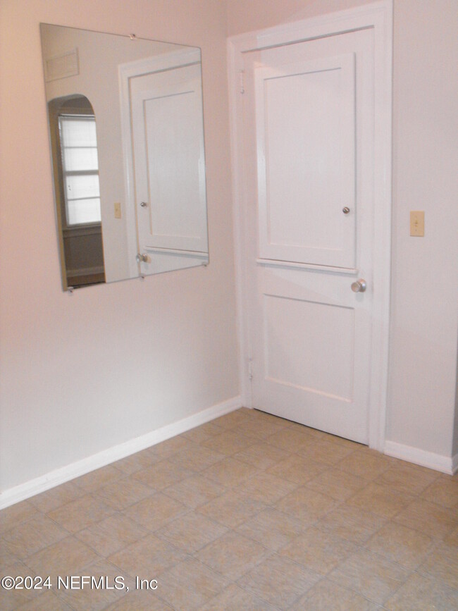 Building Photo - 2161 Myra St