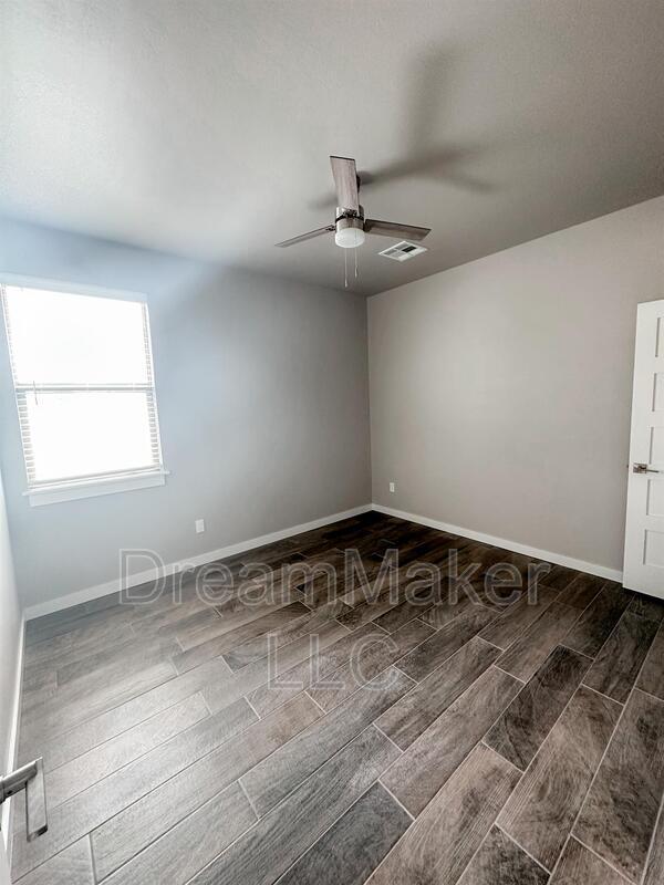 Foto del edificio - 5193 Red Maple Ave