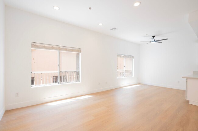 Foto del edificio - 1752 N Kingsley Dr.