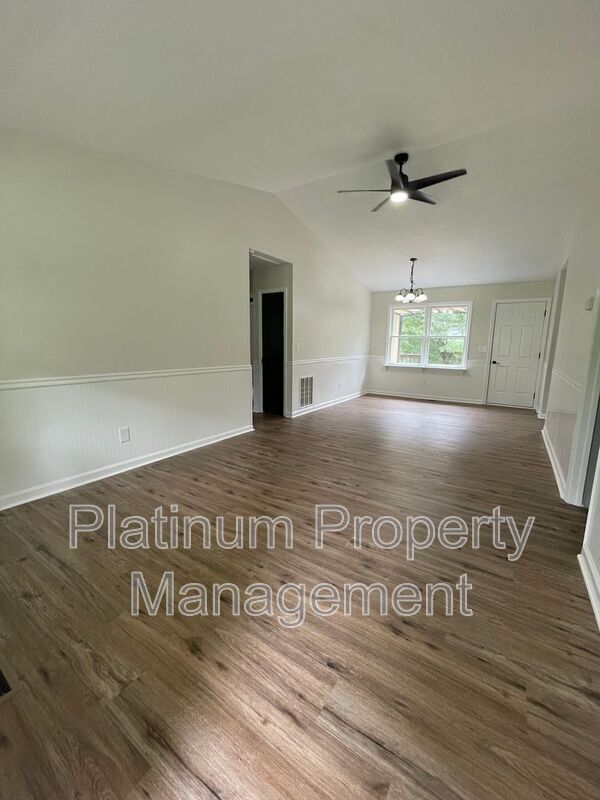 Foto del edificio - 35 Pecks Creek Ct