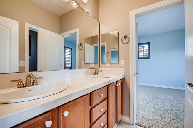 2nd Level Jack &amp; Jill Bath - 2786 Havana St