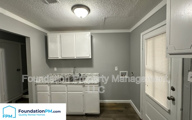 Building Photo - 3181 Parham St