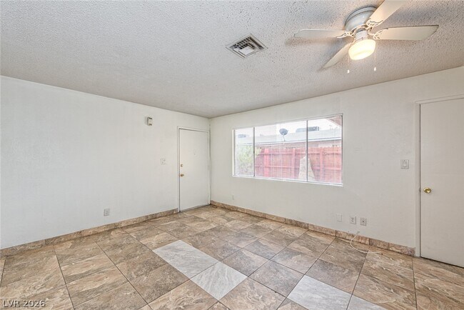 Foto del edificio - 421 N Decatur Blvd