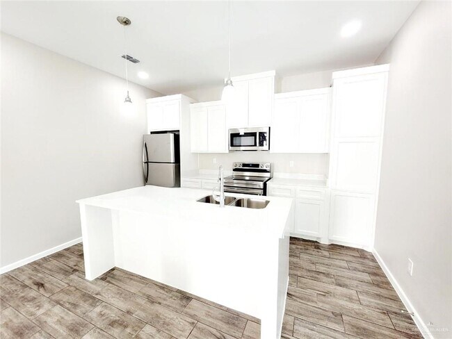 Foto del edificio - 16 Lore Dr