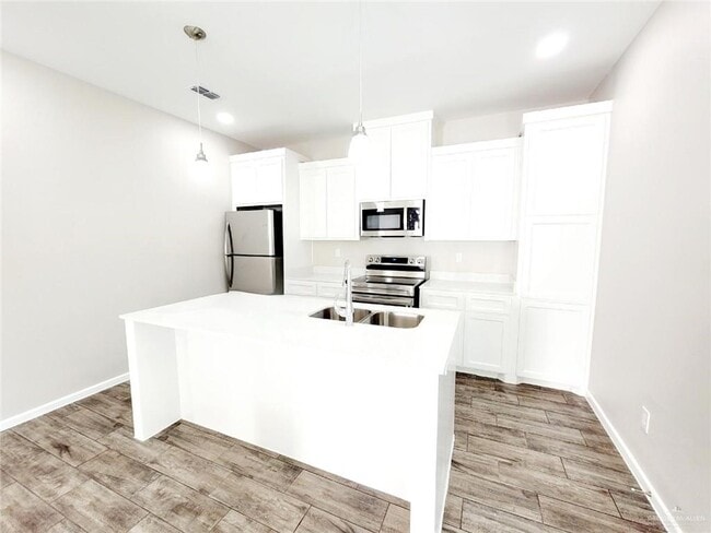 Building Photo - 18 Lore Dr