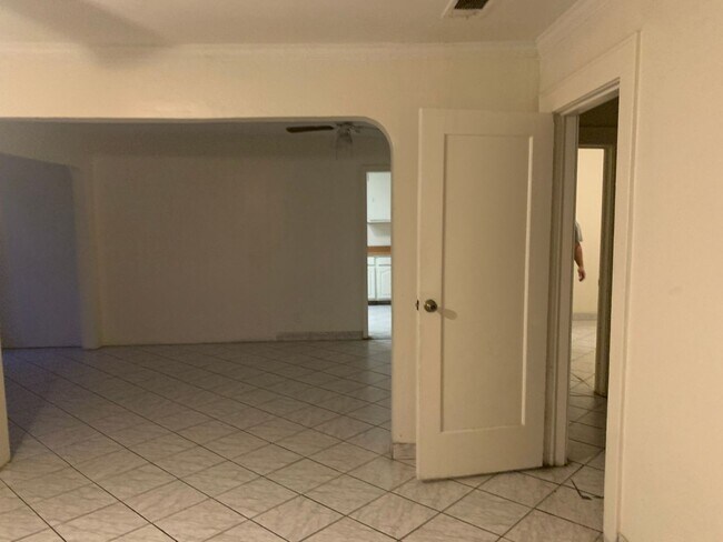 Foto del edificio - 1815 Potomac Ave