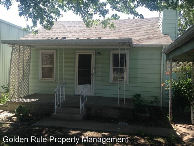 Building Photo - 3 br, 1 bath House - 1527 N Lorraine
