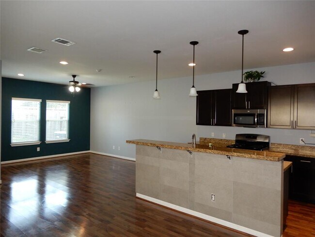Foto del edificio - 17115 Wilthorne Gardens Ct
