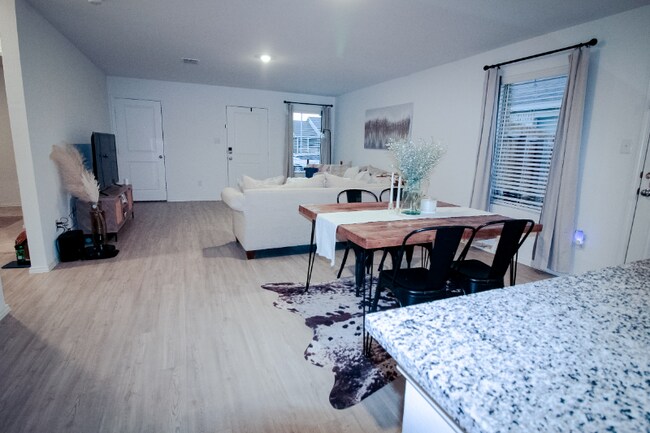 Foto del edificio - 15104 Bull Wagon Wy