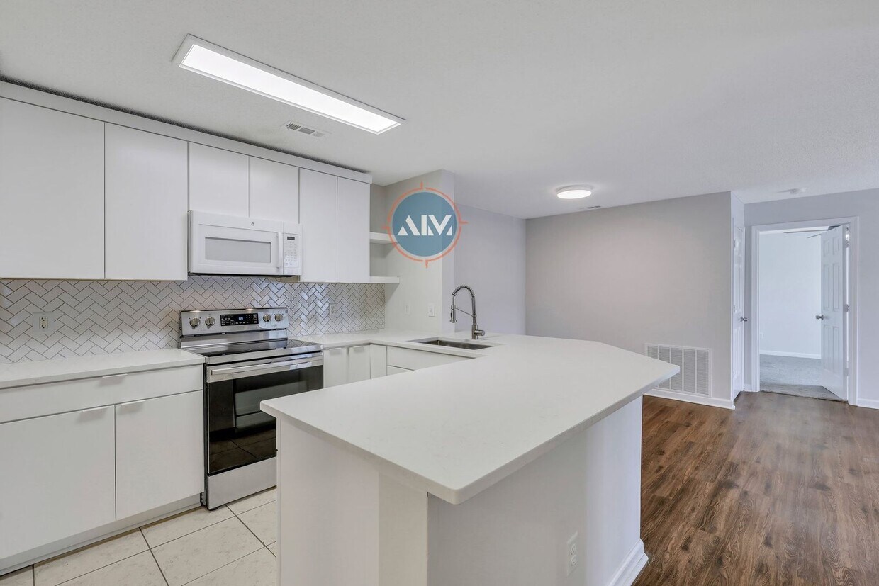 Foto principal - Welcome to 1117 Westbury – Modern Living w...