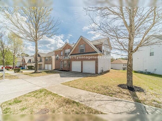 Photo - Spacious 4 bedroom 2.5 bath House