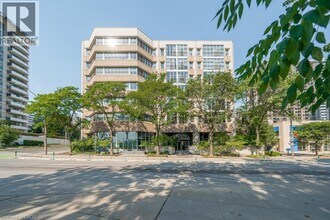 Building Photo - 66 Bay St S