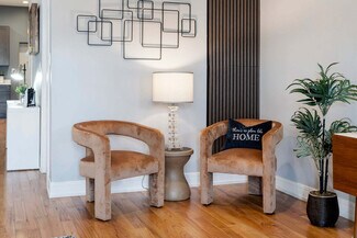 Building Photo - 109 S Paulina St