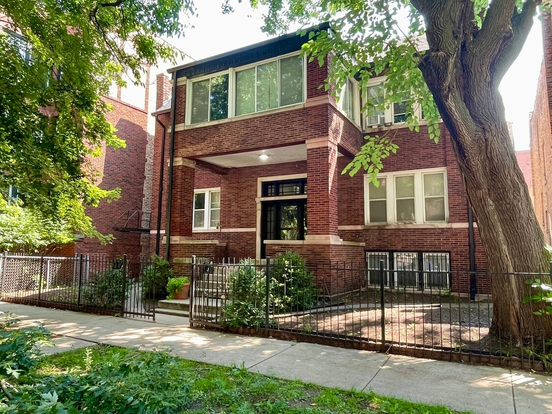 Primary Photo - 5213 S Ingleside Ave
