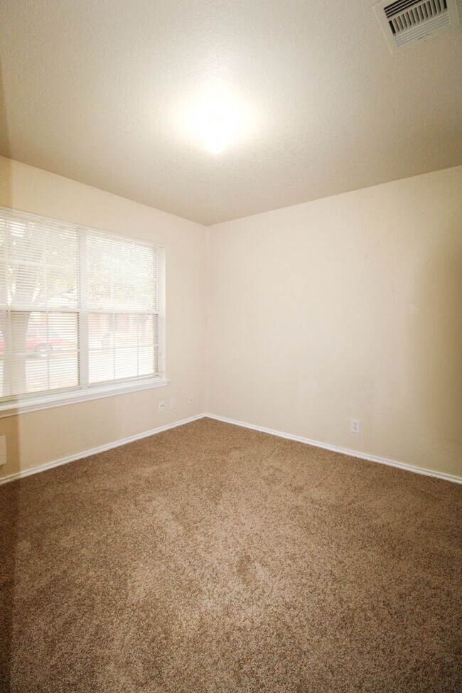 Foto del edificio - 16122 Branching Oaks