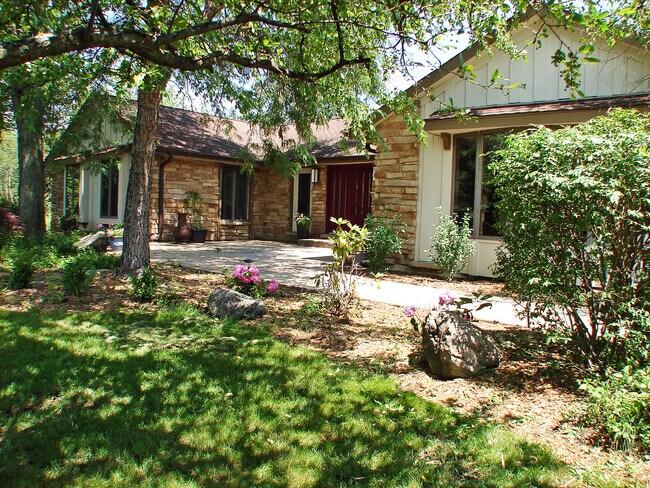 Building Photo - 26955 Countryside Lake Dr