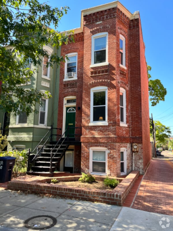 Building Photo - 710 7th St NE