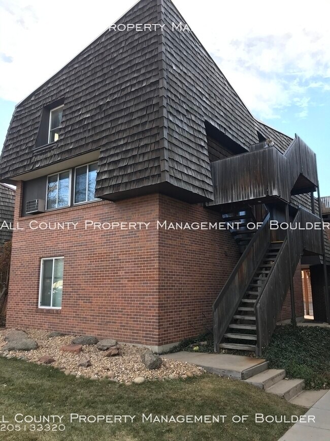 Building Photo - 745 Thomas Dr