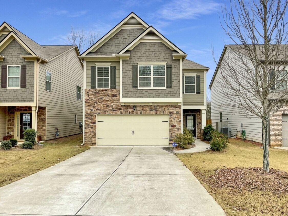 Foto principal - Near New 4BR / 2.5BA in Swim / Tennis Subd...