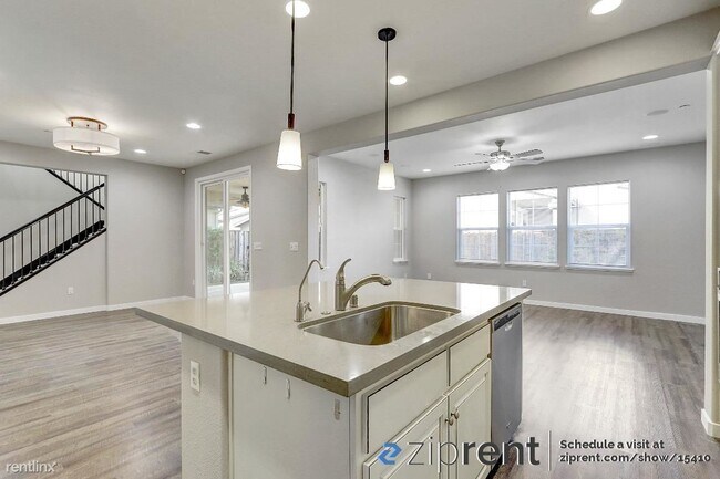 Building Photo - 4 br, 3.5 bath House - 872 Ibis Dr, Oakley...