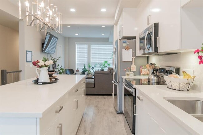 Building Photo - 8413-8413 Midtown Wy