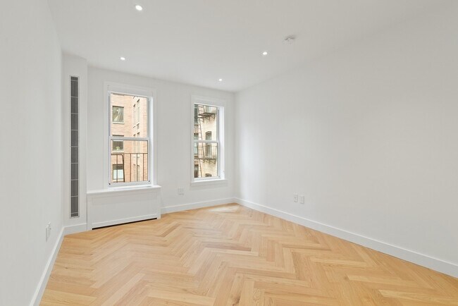 Building Photo - 336 W 95th St
