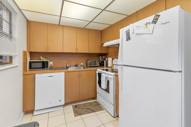 Building Photo - 505 Mansfield M