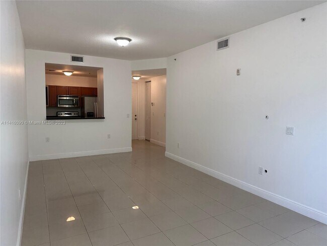 Foto del edificio - 652 NE 63rd St