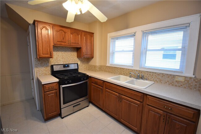 Foto del edificio - 1660 Glenmount Ave