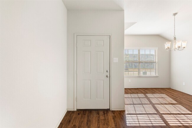 Foto del edificio - 24407 Pigeon Berry Dr