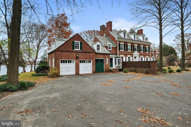 Building Photo - 233 Walker Rd