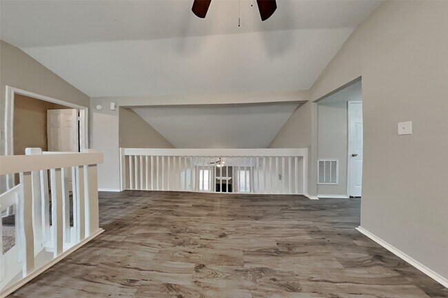 Foto del edificio - 16907 Spruce Run Dr