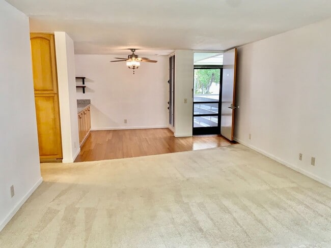 Building Photo - Upgraded 3 bed 2 bath condo in Kailua Town...